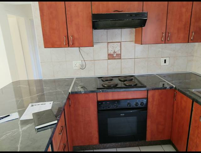 2 BEDROOM FLAT FOR SALE IN KEMPTON PARK EXT 5